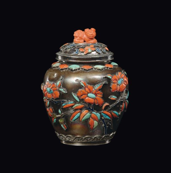 A silver tea box and cover with floral decorations made by coral and turquoise inlays, China, Qing Dynasty, late 19th century