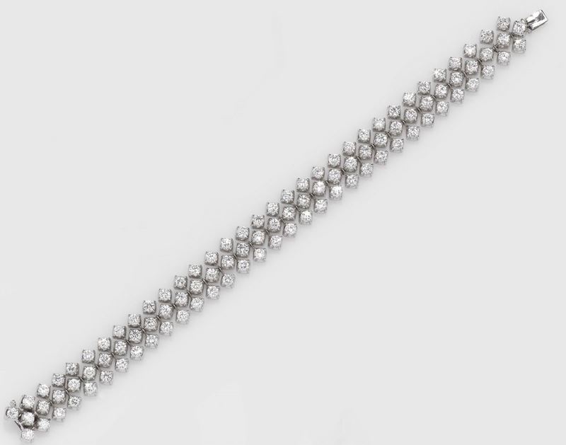 A diamond three strand bracelet  - Auction Fine Jewels - II - Cambi Casa d'Aste