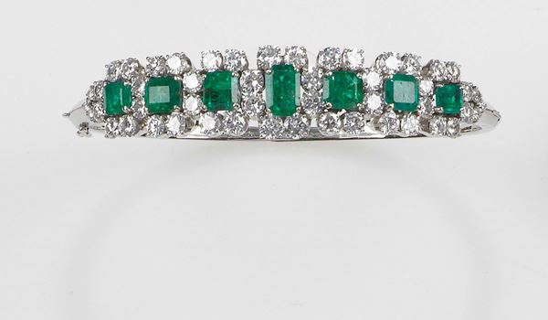 Bracciale rigido con smeraldi e diamanti