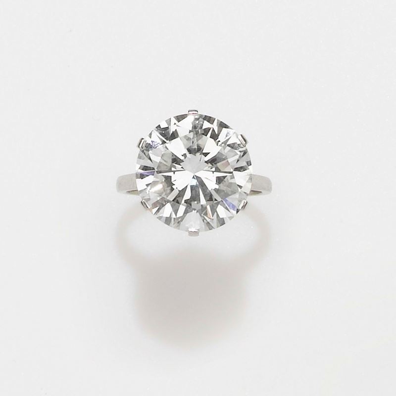 A brilliant cut diamond weighing 10,04 carats. Gemmological report R.A.G  - Auction Fine Jewels - II - Cambi Casa d'Aste