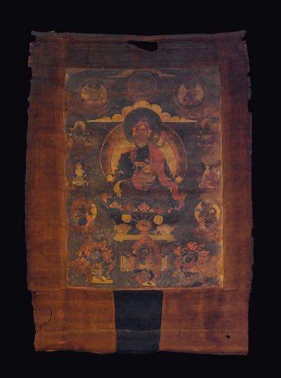 Tanka in Tessuto a Fondo Marrone con Tredici Divinità, Tibet, XVII Secolo