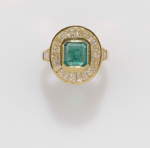 Anello con smeraldo e diamanti taglio tepper a contorno