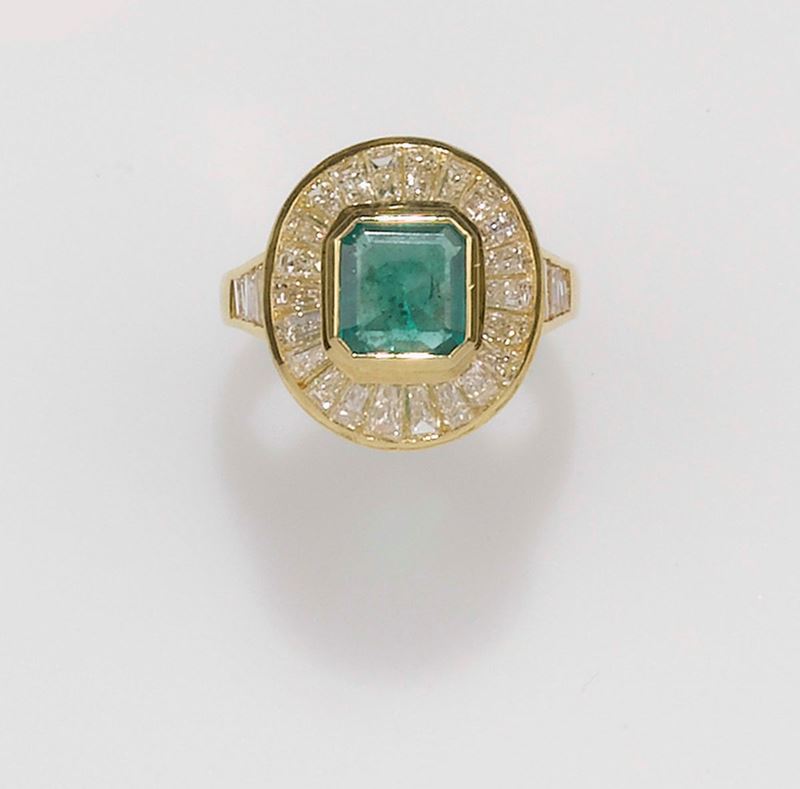 Anello con smeraldo e diamanti taglio tepper a contorno  - Asta Antiquariato - Cambi Casa d'Aste