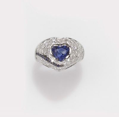Anello con Zaffiro Taglio Cuore e Pavé di Diamanti