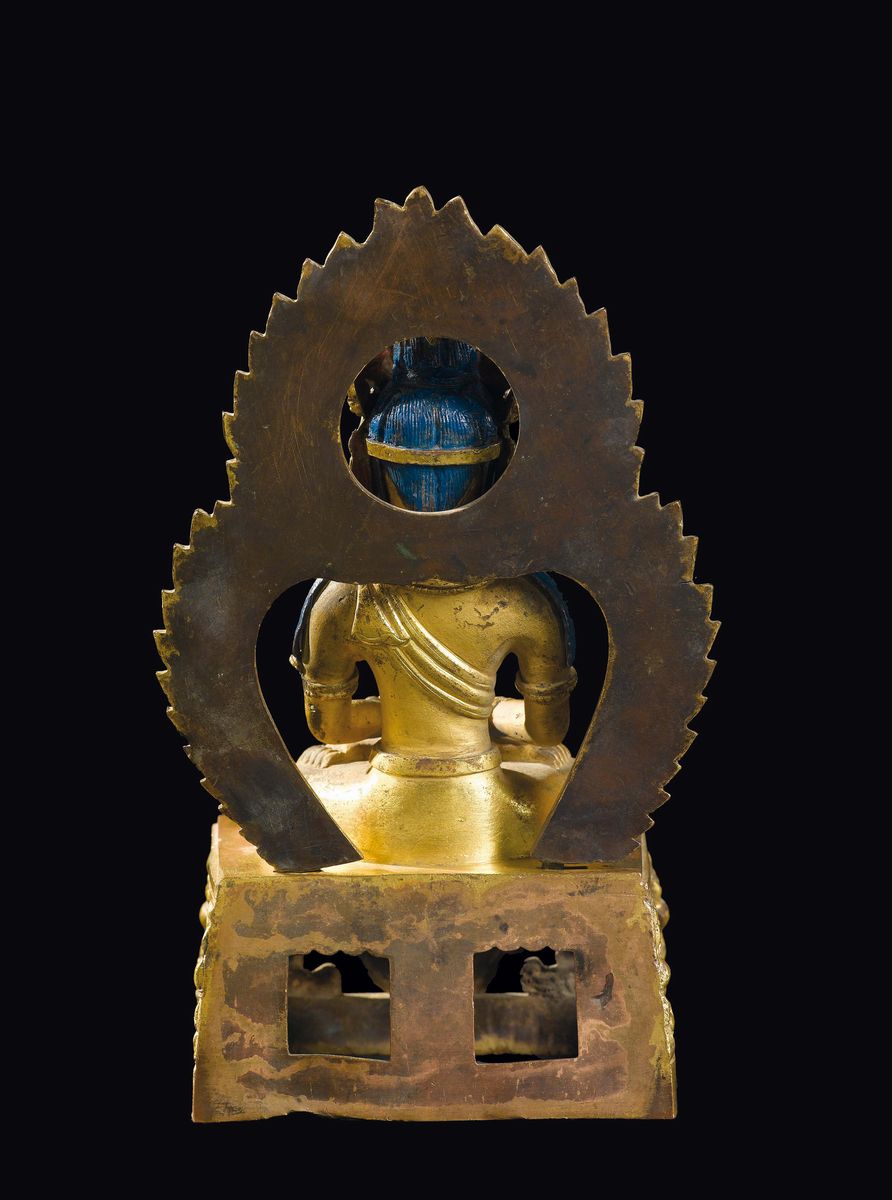 Figura di Amitaya con Aura in Bronzo Dorato, Cina, Dinastia Qing, Marca e del Periodo Qianlong (1...