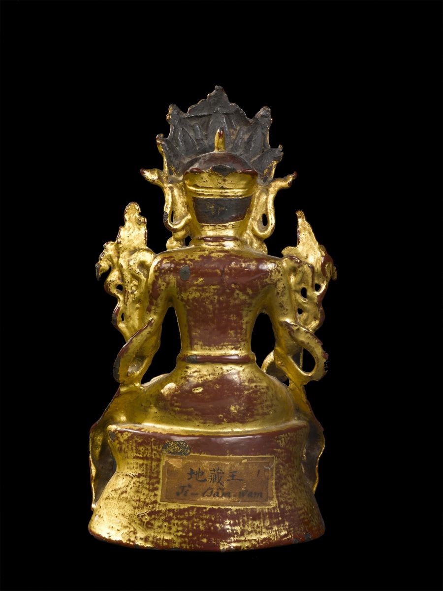 Figura di Buddha Seduto su Doppio Fiore di Loto in Bronzo con Doratura a Freddo, Cina, Dinastia M...
