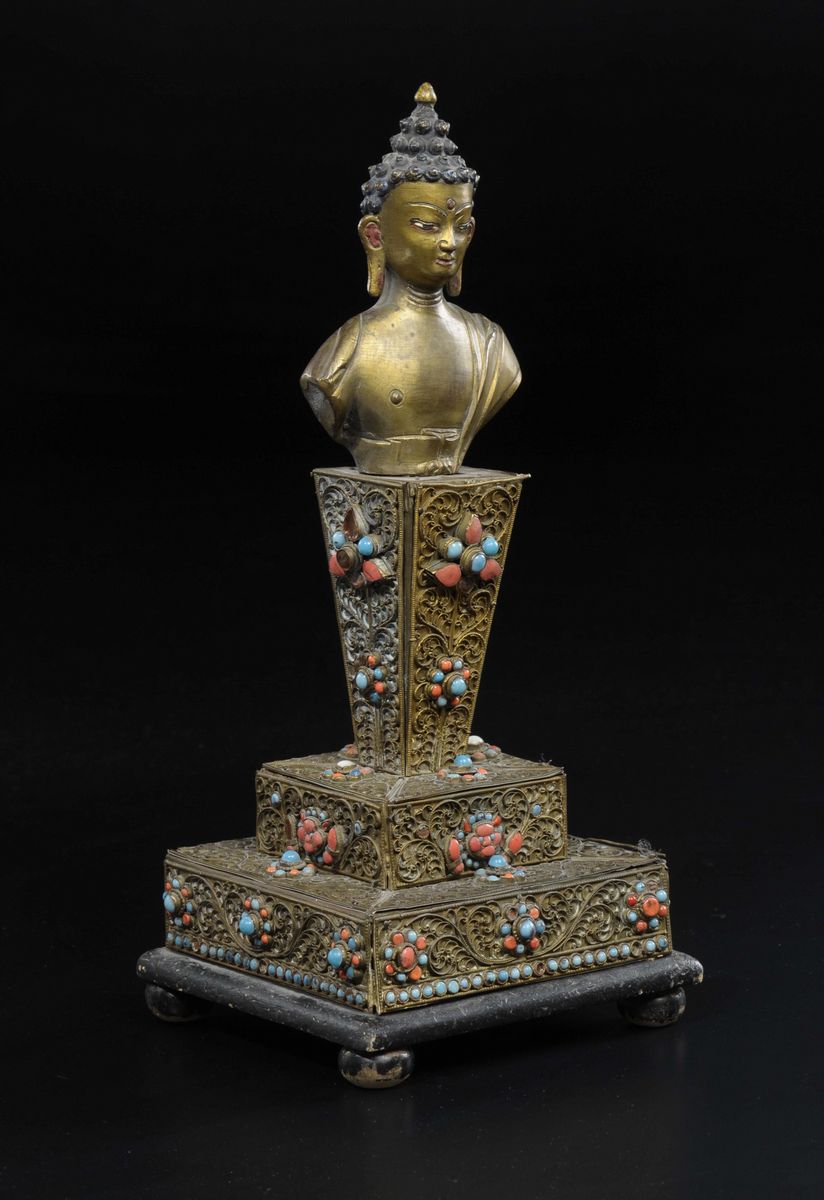Busto di Buddha in Bronzo Dorato con Innesti in Corallo e Turchese, Tibet, XIX Secolo