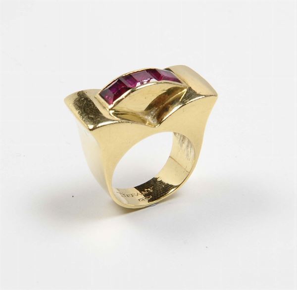 Tiffany. A ruby and gold ring