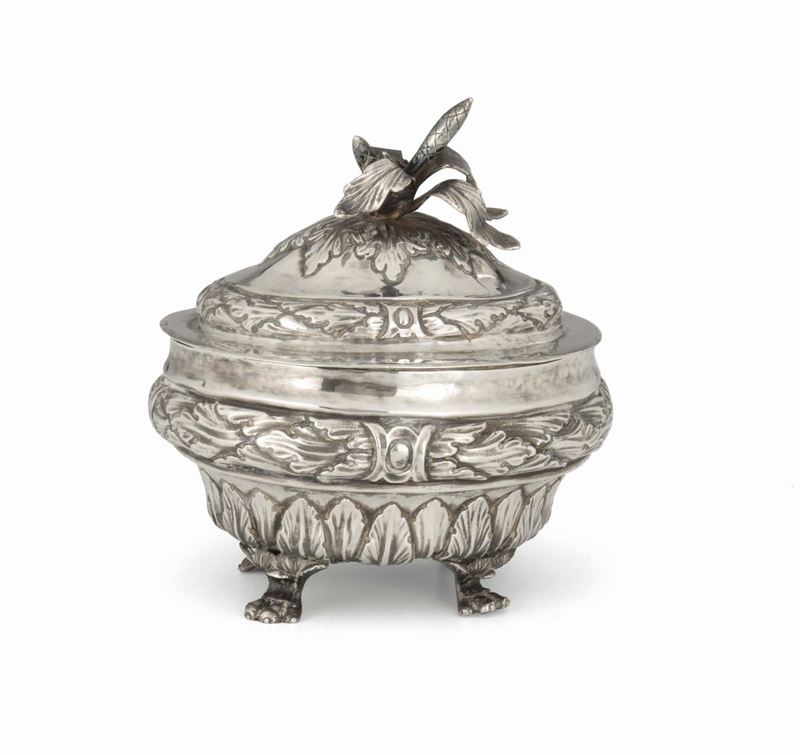 A Louis XVI molten, embossed and chiselled sugar bowl, Genoa, Torretta mark for the year 1781  - Auction Mario Panzano, Antique Dealer in Genoa - Cambi Casa d'Aste