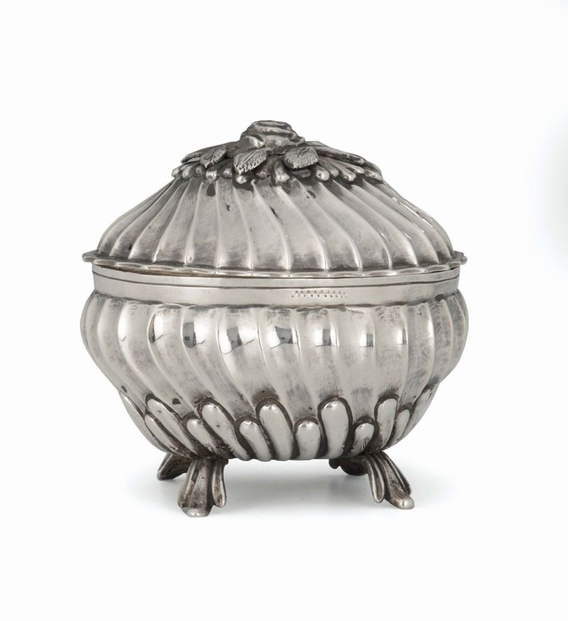 A molten, embossed and chiselled silver sugar bowl, Turin, late 18th century, Bartolomeo Pagliani marks (active from 1753 to 1775)  - Auction Mario Panzano, Antique Dealer in Genoa - Cambi Casa d'Aste