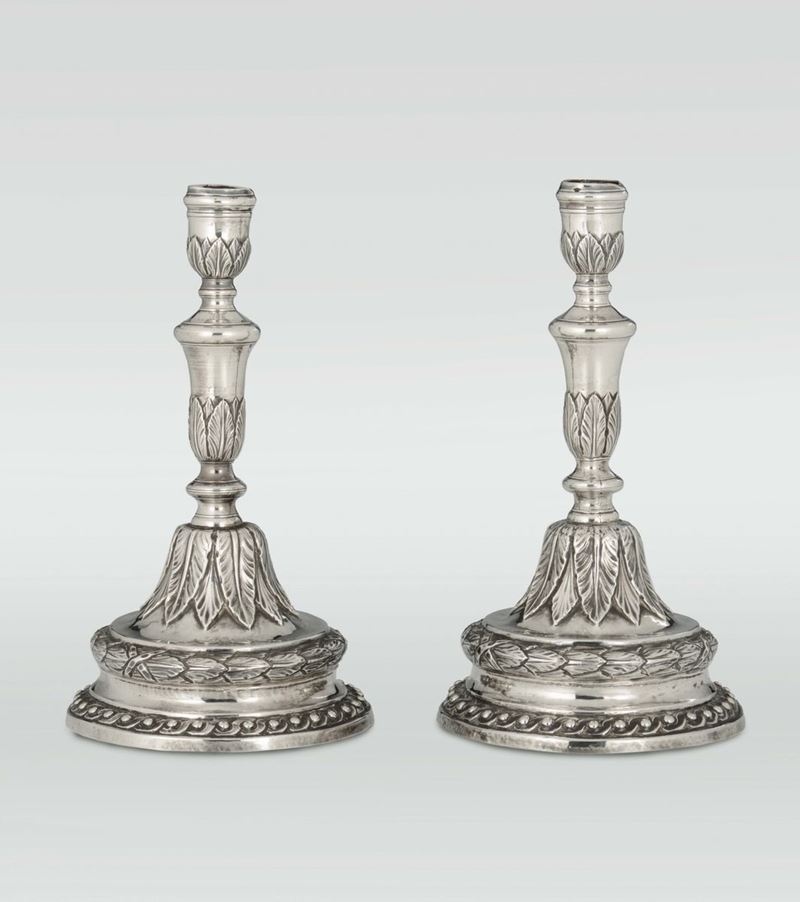A pair of Louis XVI embossed silver candlesticks, Genoa, late 18th century  - Auction Mario Panzano, Antique Dealer in Genoa - Cambi Casa d'Aste