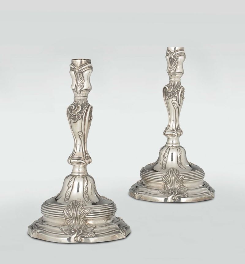 A pair of Louis XVI embossed silver candlesticks, Genoa, late 18th century, Torretta mark, date impossible to read  - Auction Mario Panzano, Antique Dealer in Genoa - Cambi Casa d'Aste
