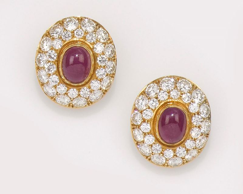 A pair of cabochon ruby, diamond and gold earrings  - Auction Fine Jewels - II - Cambi Casa d'Aste