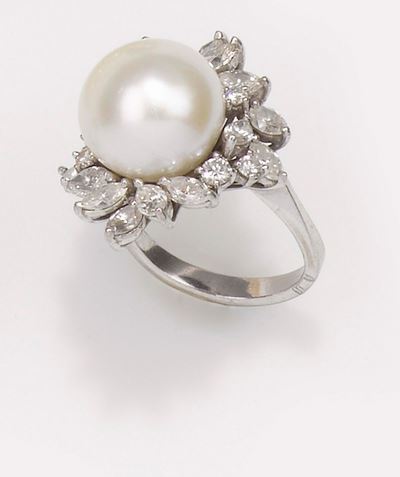 Anello con Perla e Diamanti Taglio Rotondo e a Navette