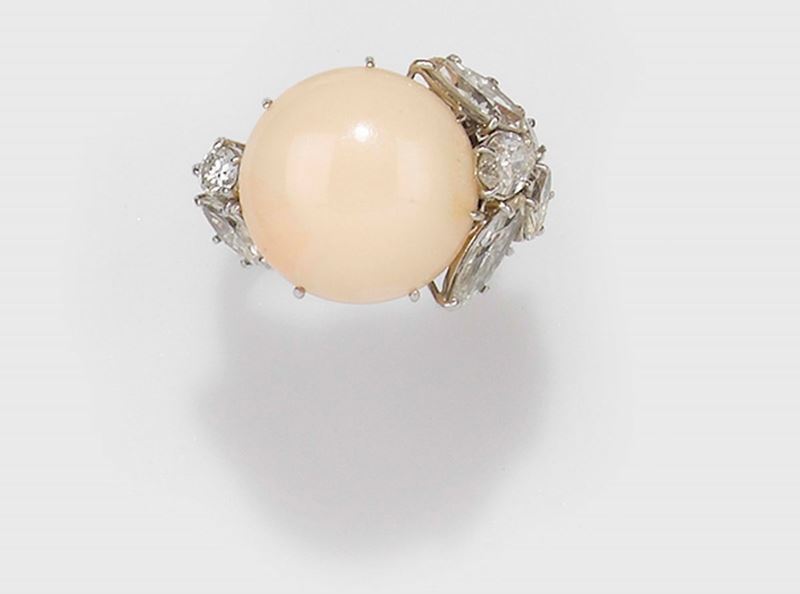 A coral and diamond ring  - Auction Fine Jewels - II - Cambi Casa d'Aste