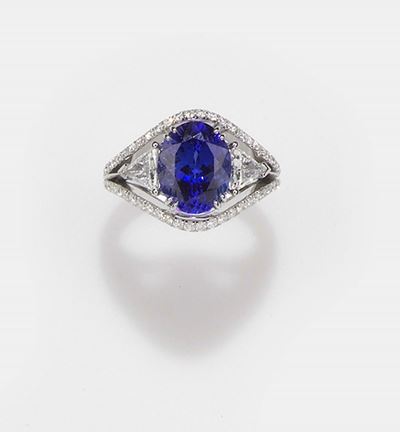 Brarda. Bocca Anello con Tanzanite, Due Diamanti Taglio Trillian e Diamanti a Contorno