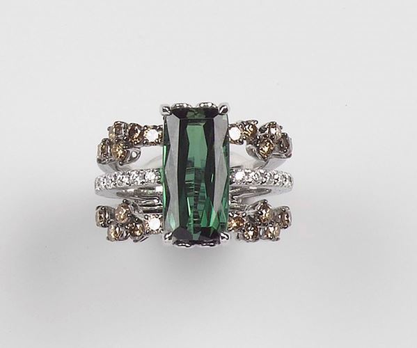 Brarda, Italy. A tourmaline and diamond ring. Mounted in white gold 750/1000