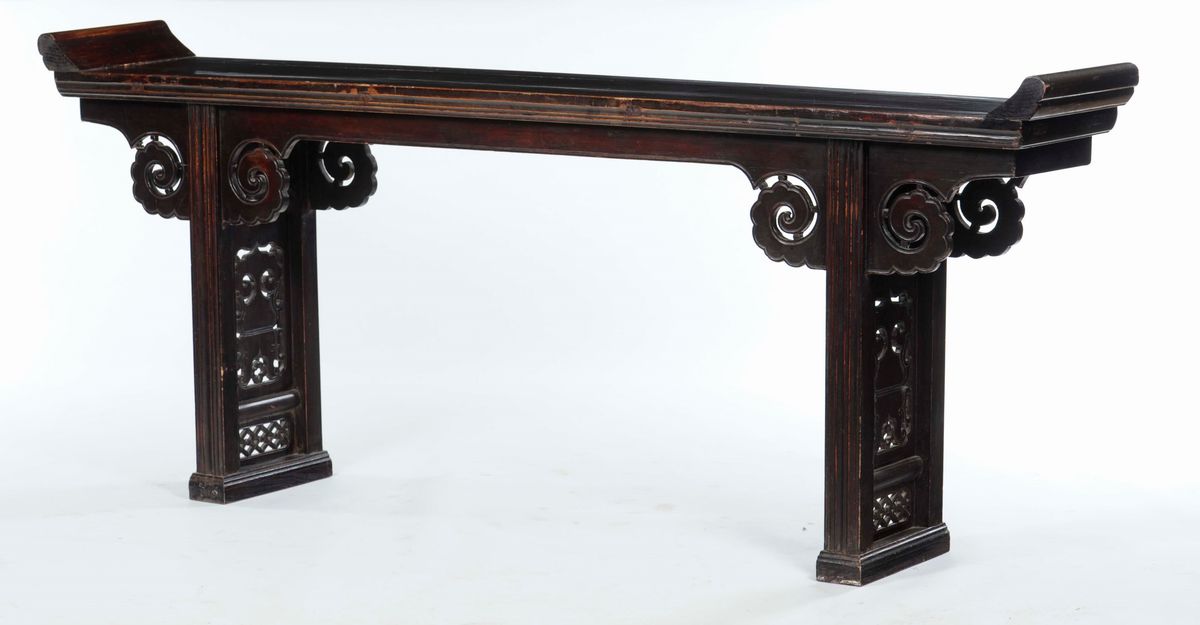 Grande altare in legno di homu traforato, Cina, Dinastia Qing, XIX secolo