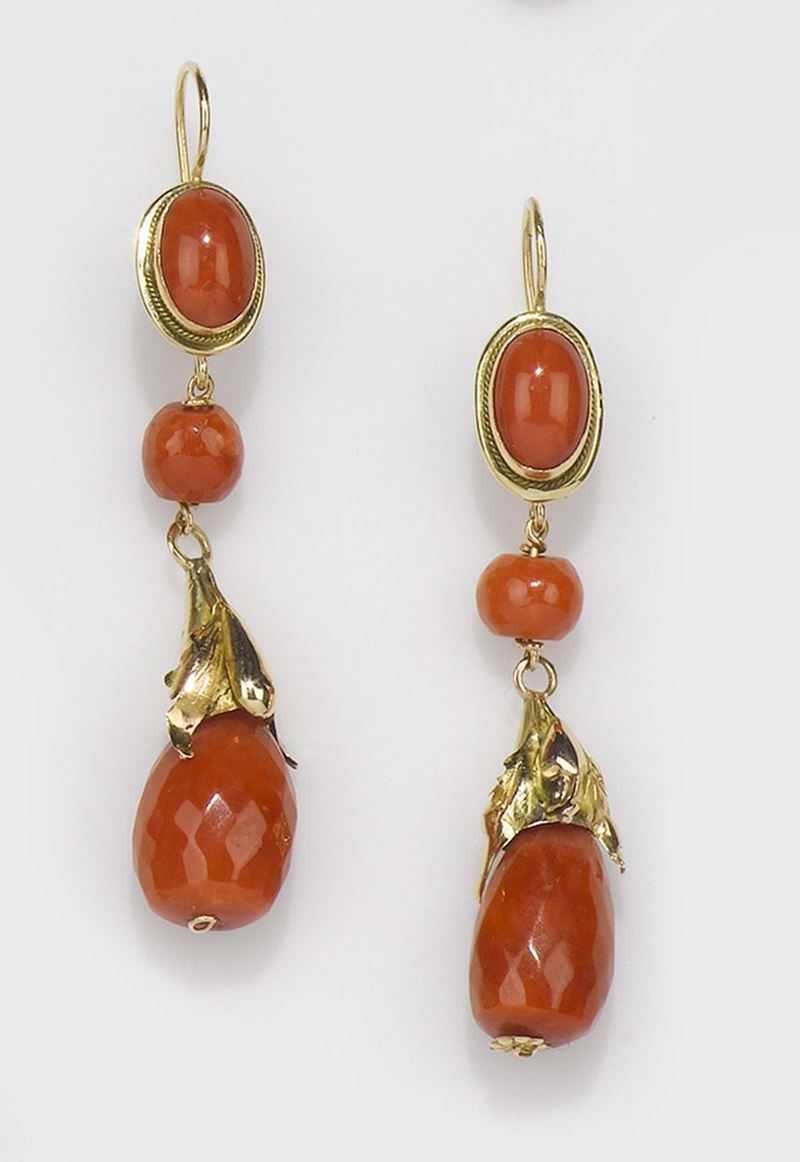 A pair of coral pendent earrings  - Auction Fine Jewels - II - Cambi Casa d'Aste