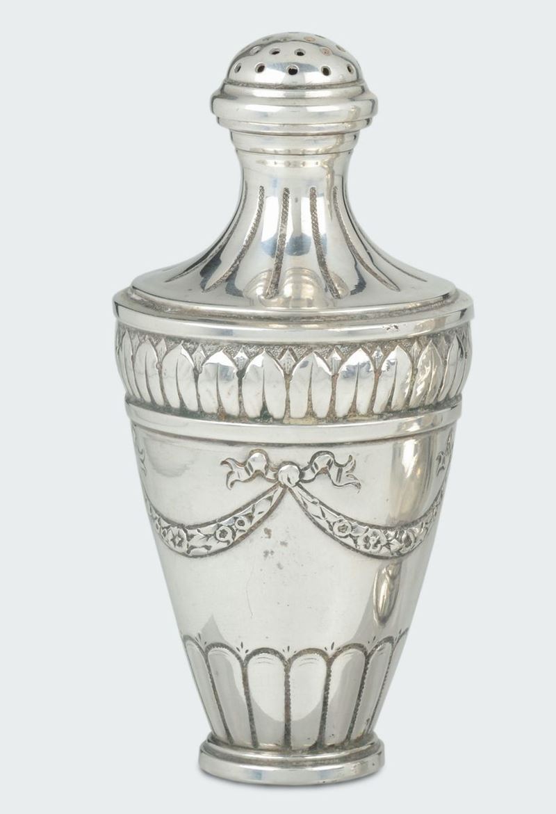 An embossed silver sugar spreader, pattern marks for the town of Werthem, Germany  - Auction Furnishings from the mansions of the Ercole Marelli heirs and other property - Cambi Casa d'Aste