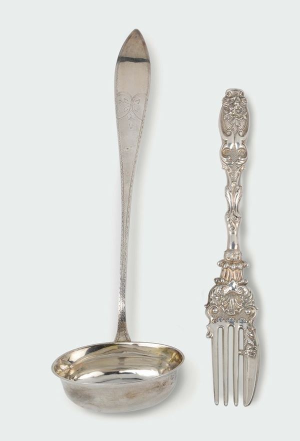 Mestolo e forchettone in argento fuso sbalzato e cesellato, argentiere AG, Copenaghen 1820 e Copenaghen 1841