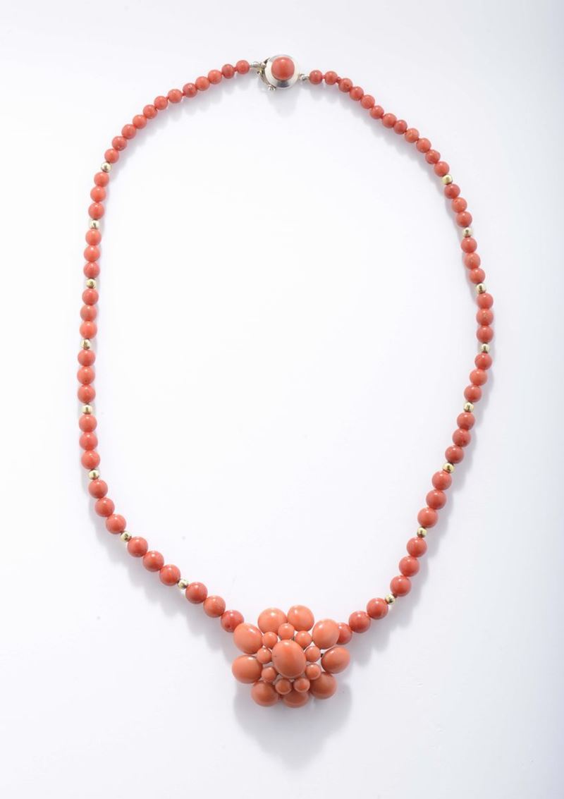 A coral and gold necklace  - Auction Fine Jewels - II - Cambi Casa d'Aste