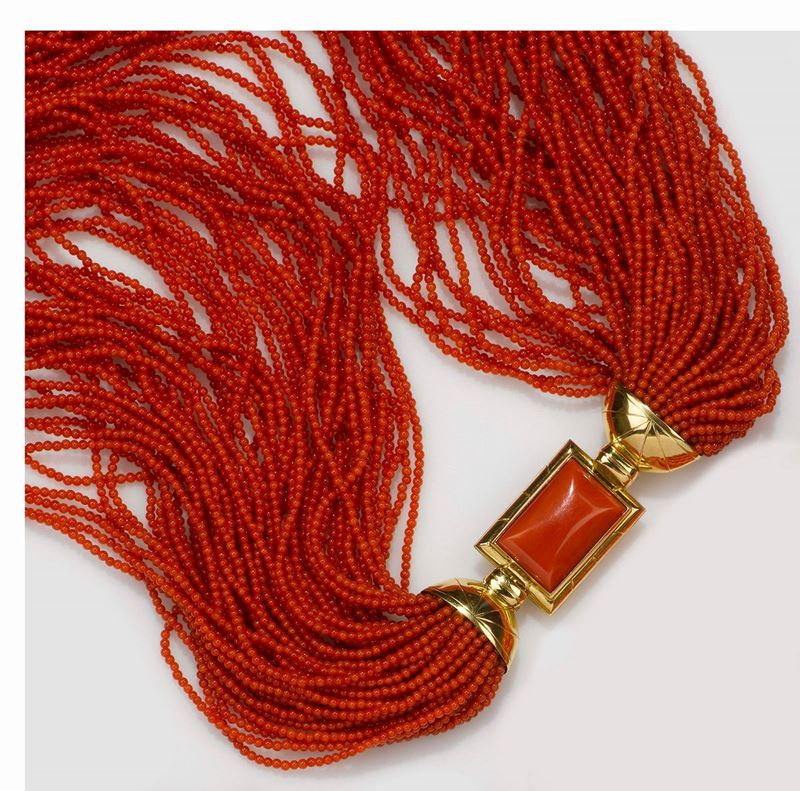 Lunga collana in corallo mille fili  - Asta Fine Jewels - II - Cambi Casa d'Aste