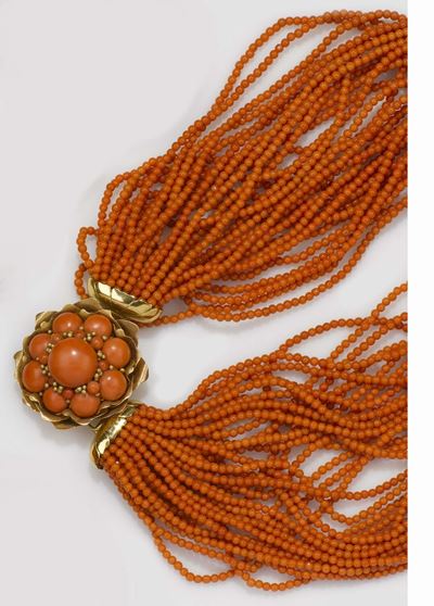 Collana in Corallo Aranciato 30 Fili e Fermezza a Forma di Fiore