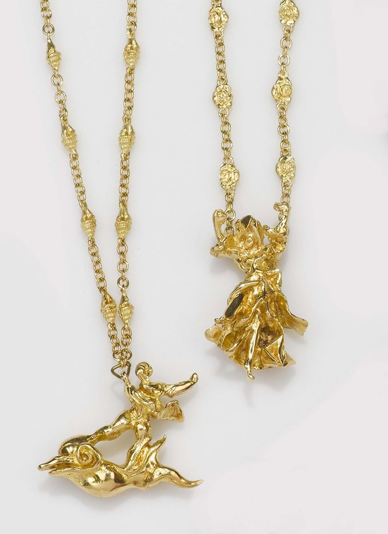 Dalì, lotto composto da due pendenti in oro firmati e numerati  - Asta Fine Jewels - II - Cambi Casa d'Aste