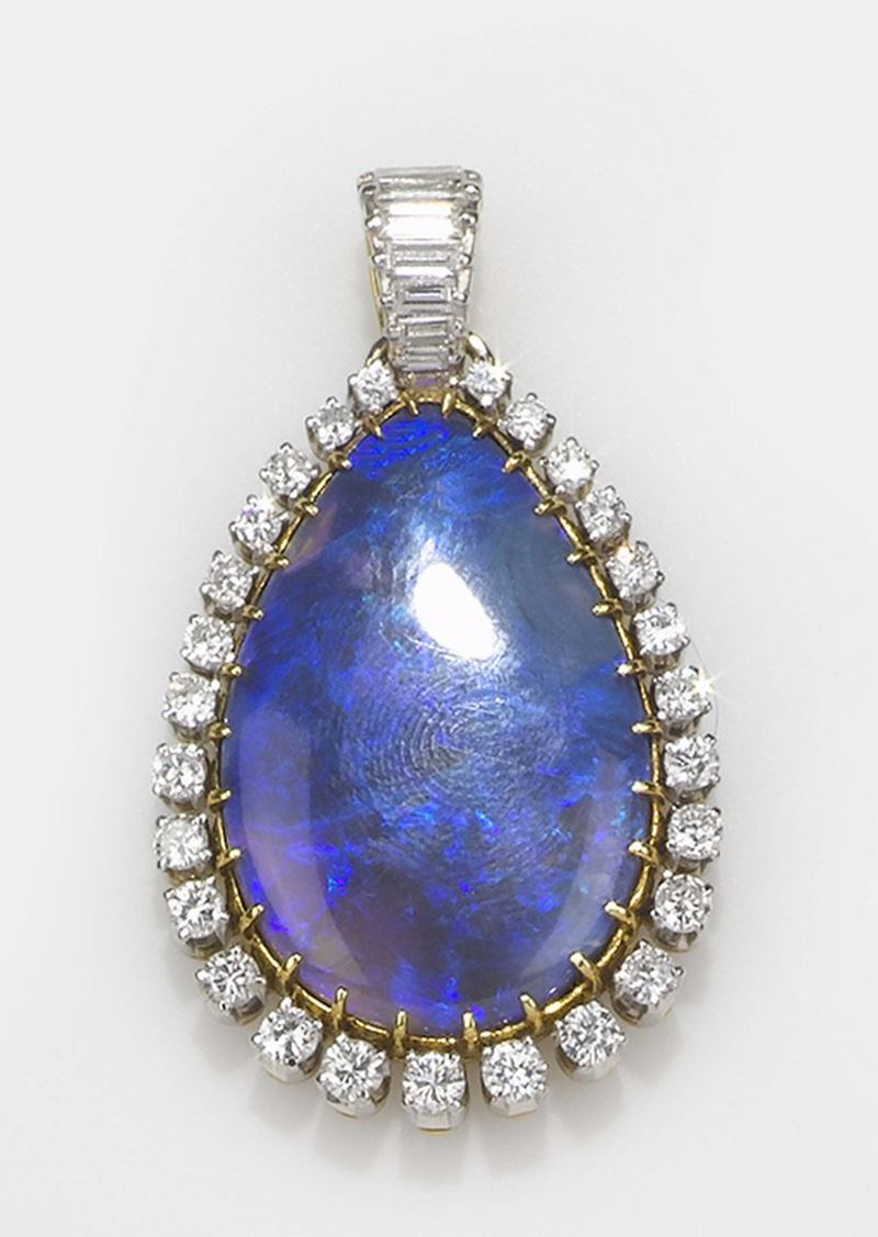 An opal and diamond pendant  - Auction Fine Jewels - II - Cambi Casa d'Aste