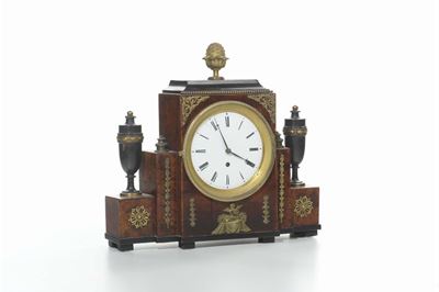 Orologio da Mensola Lastronato in Radica di Tuja, Austria Periodo Biedermayer 1840-50