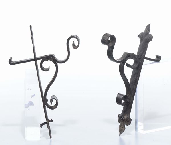 Coppia di porta festoni in ferro, Toscana XVII secolo