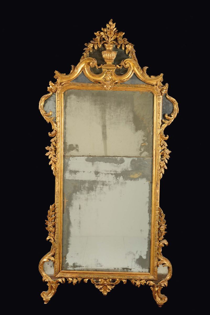 Specchiera in legno intagliato e dorato, Genova, ottavo decennio del XVIII secolo  - Asta Mario Panzano Antiquario - Cambi Casa d'Aste