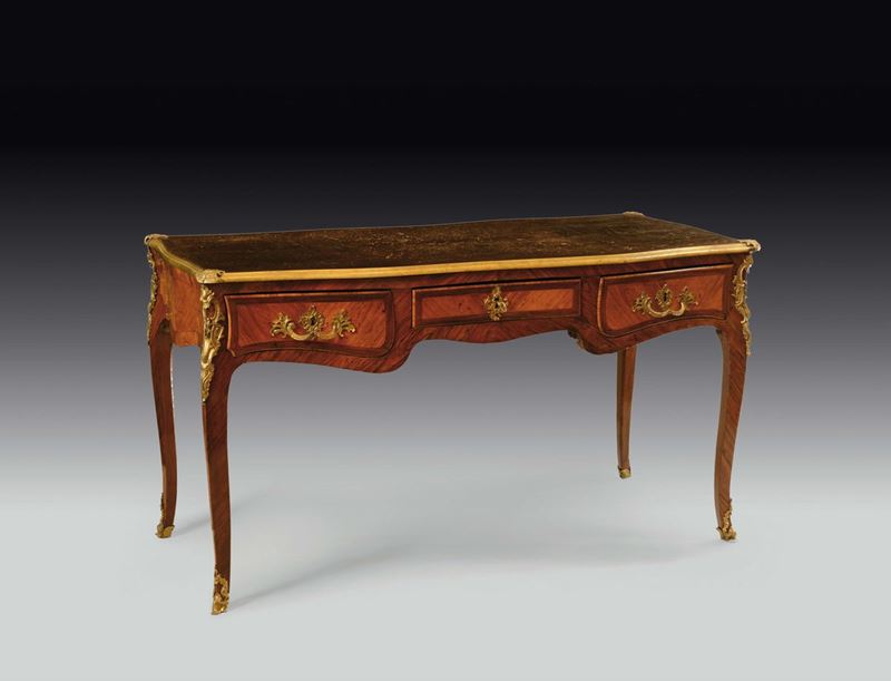 A Louis XV bois de rose and rosewood veneered bureau-plat, France, late18th century, stamped Pierre Plée (master in 1767)  - Auction Mario Panzano, Antique Dealer in Genoa - Cambi Casa d'Aste