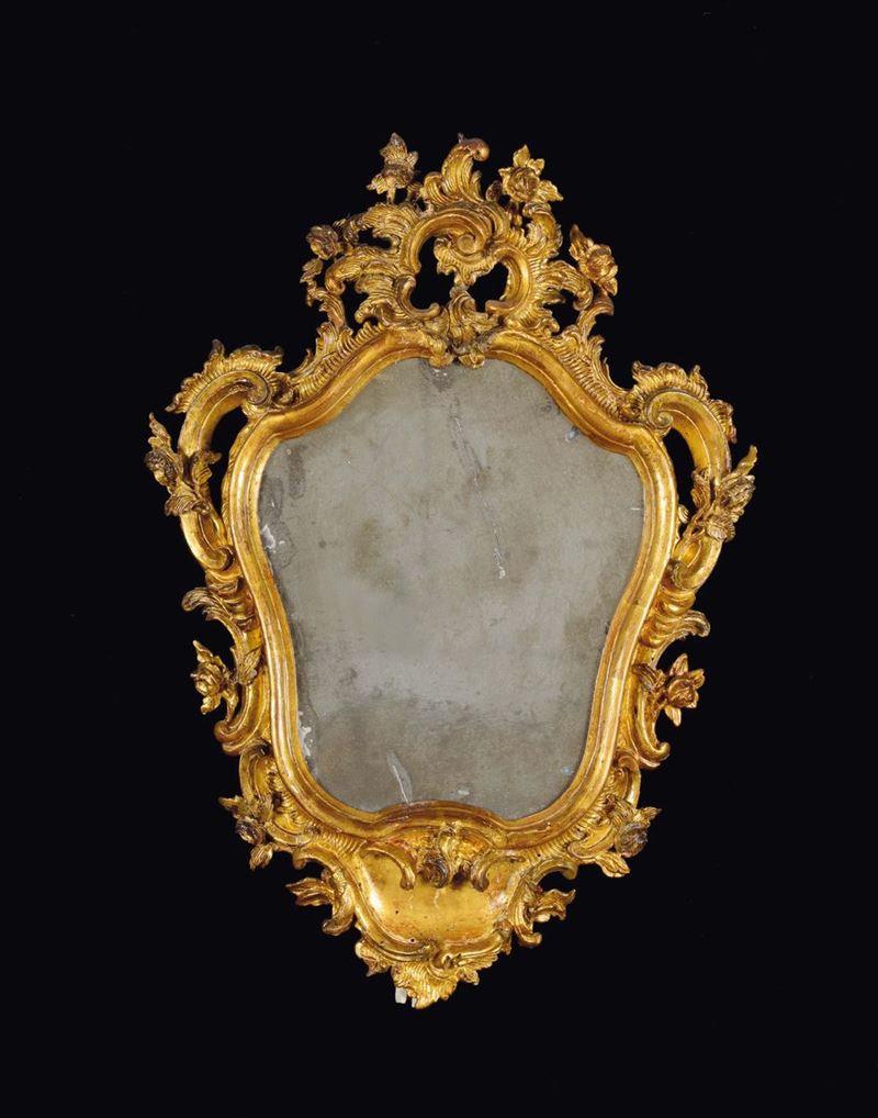 Piccola specchiera sagomata Luigi XV in legno intagliato e dorato, Genova, metà XVIII secolo  - Asta Mario Panzano Antiquario - Cambi Casa d'Aste