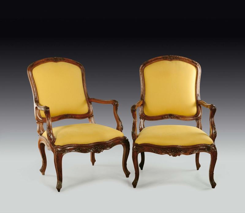 A pair of large Louis XV walnut armchairs, Genoa, late 18th century  - Auction Mario Panzano, Antique Dealer in Genoa - Cambi Casa d'Aste