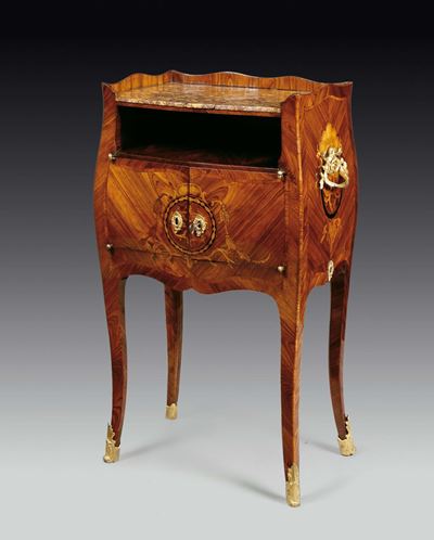 Comodino di Forma Luigi XV Lastronato in Violetto ed Intarsiato in Legni Vari, Genova, 1770-75 Ci...