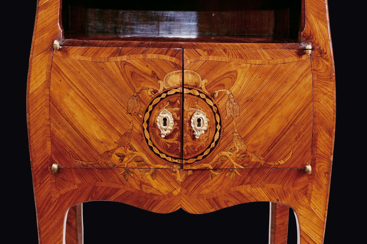 Comodino di Forma Luigi XV Lastronato in Violetto ed Intarsiato in Legni Vari, Genova, 1770-75 Ci...