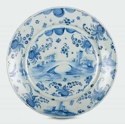 Piatto in Maiolica Bianca e Blu con Decoro “a Tappezzeria”, Marca Stemma, Savona, Fine del XVII S...