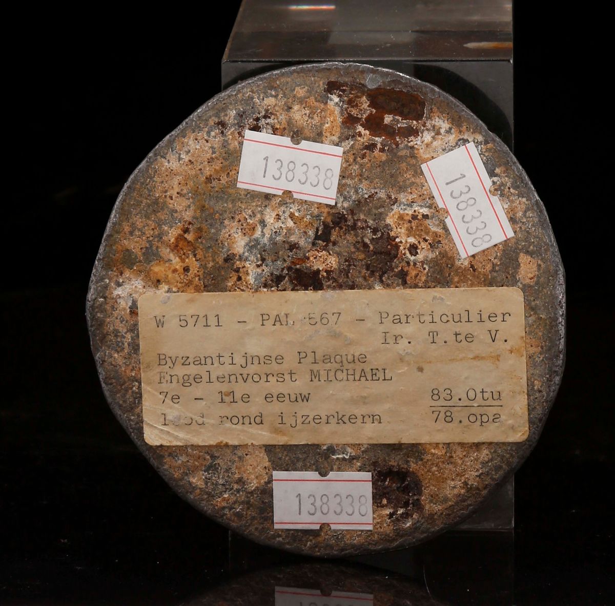 Medaglione in Bronzo Fuso e Cesellati Raffigurante Arcangelo. Arte Alto Medievale del XI-XII Seco...