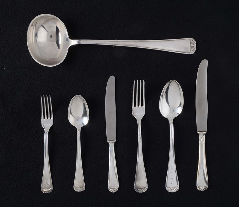 Servizio di posate da dodici in argento  - Asta Arredi dalle dimore degli eredi Ercole Marelli e altre provenienze - Cambi Casa d'Aste