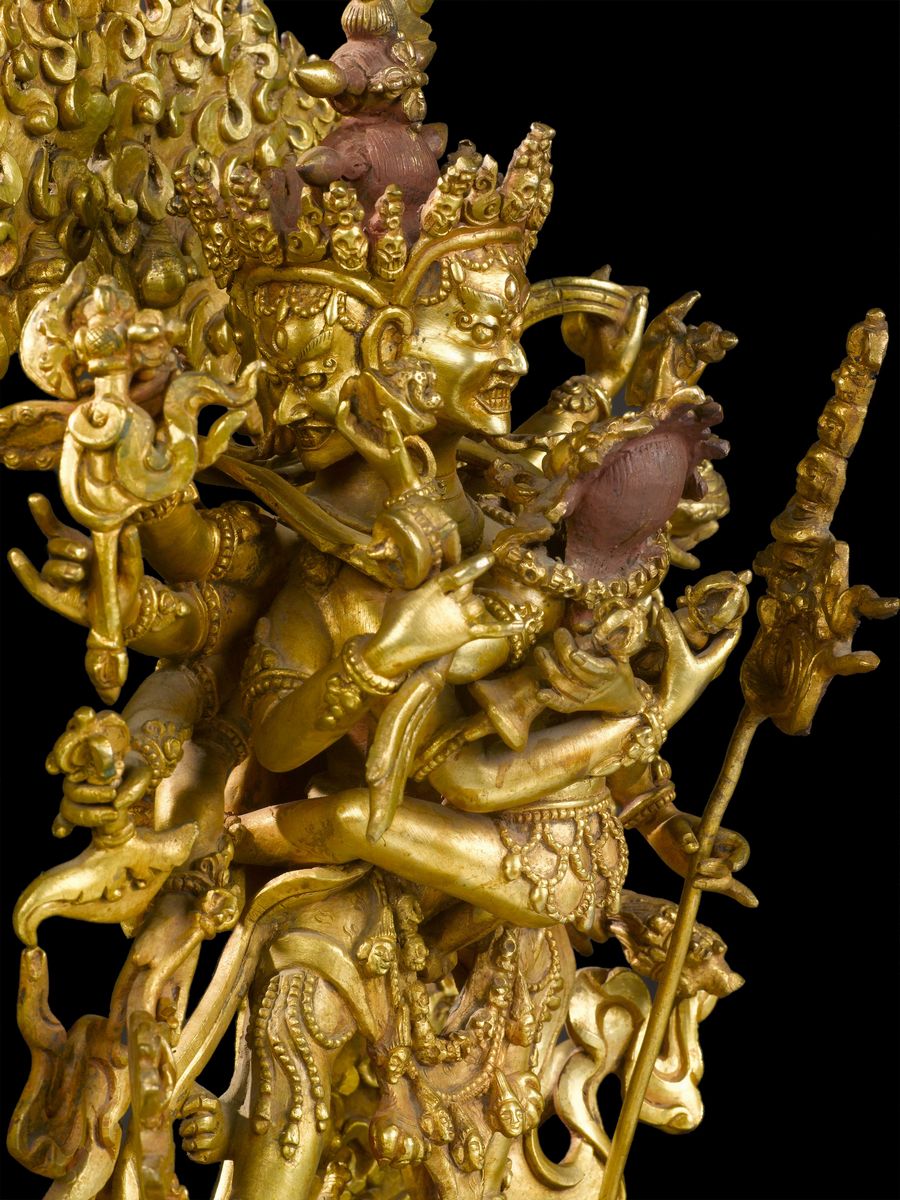 Scultura in Bronzo Dorato Raffigurante Yamantaka con Aura, Tibet, XX Secolo