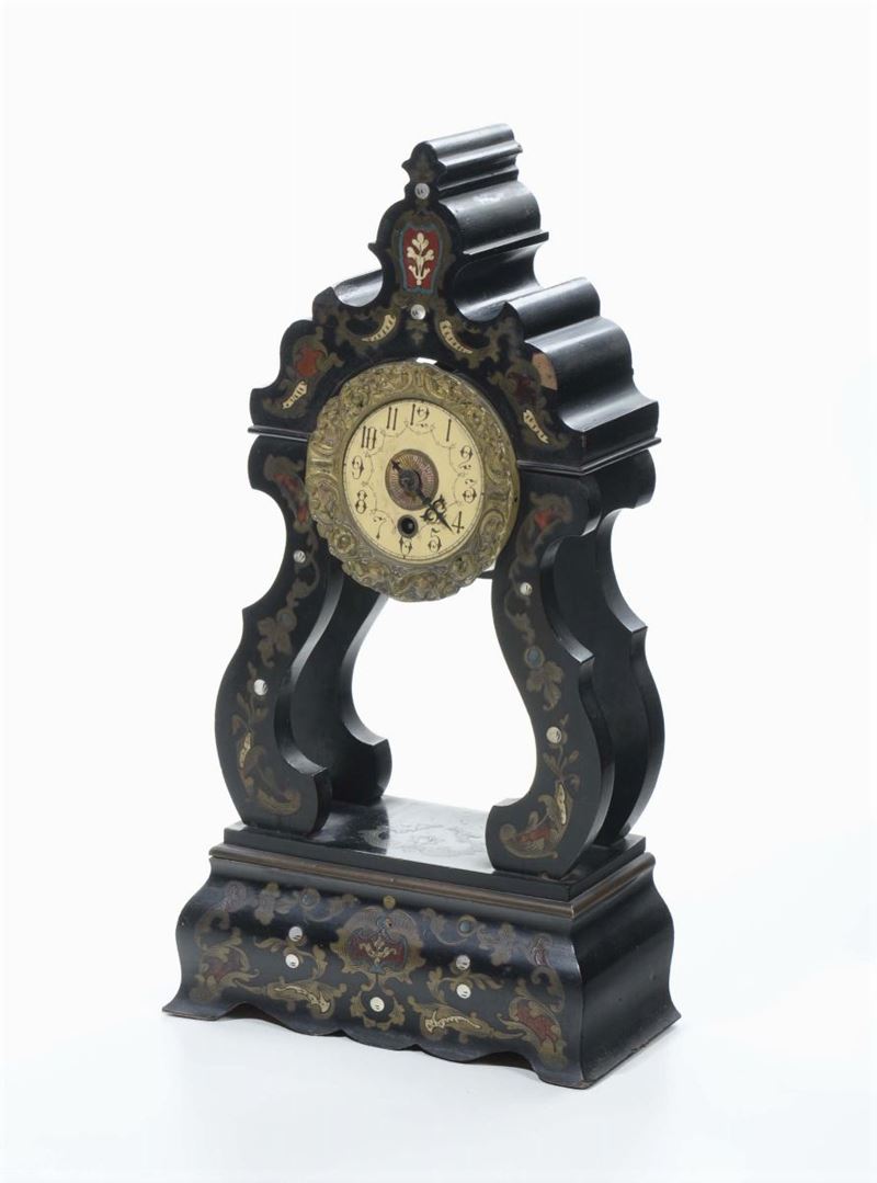 Orologio in legno ebanizzato e ottone  - Asta Arredi dalle dimore degli eredi Ercole Marelli e altre provenienze - Cambi Casa d'Aste