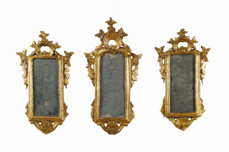 Tre specchierine in legno dorato a mecca, XVIII secolo  - Auction Furnishings from the mansions of the Ercole Marelli heirs and other property - Cambi Casa d'Aste