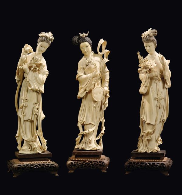 Three carved ivory Guanyin figures with fan and roses, China, Qing Dynasty, 19th century