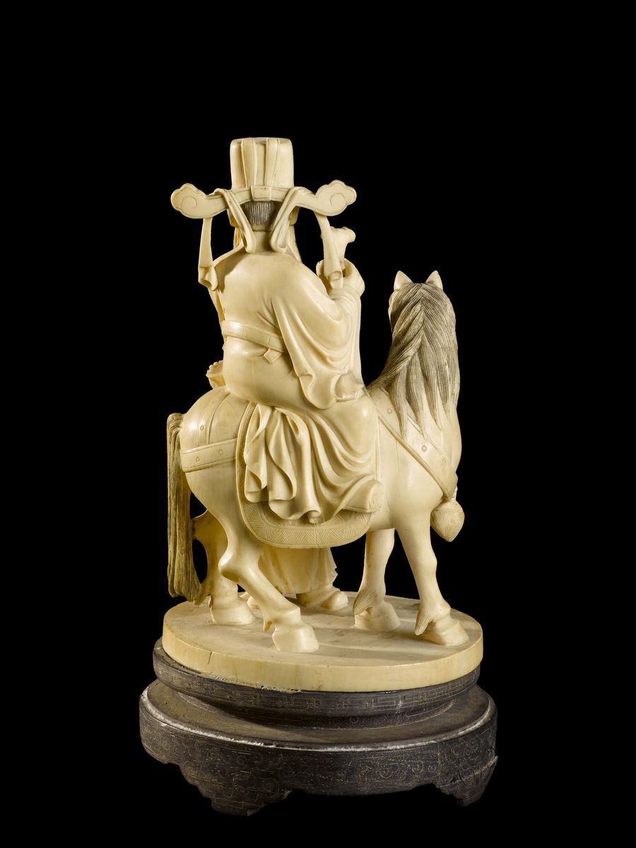 Gruppo in Avorio Raffigurante Dignitario a Cavallo con Ruyi in Mano e Fanciullo a Terra, Cina, Di...