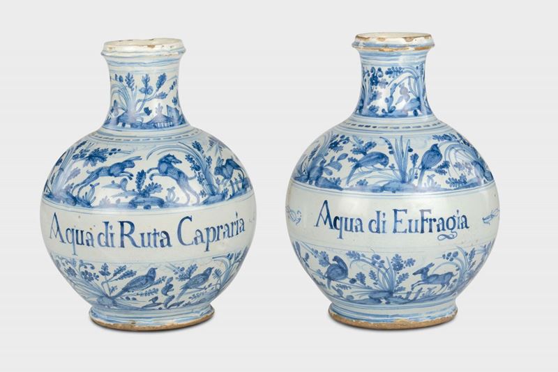 A pair of white and blue majolica chemistry flasks with “naturalistic calligraphic” decoration, Savona or Albisola, late 17th century  - Auction Mario Panzano, Antique Dealer in Genoa - Cambi Casa d'Aste
