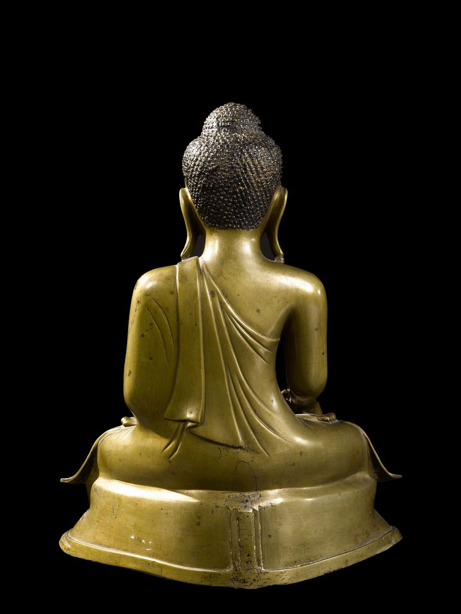 Figura di Buddha in Bronzo Dorato con Occhi in Vetro Smaltato, Thailandia, XVIII Secolo