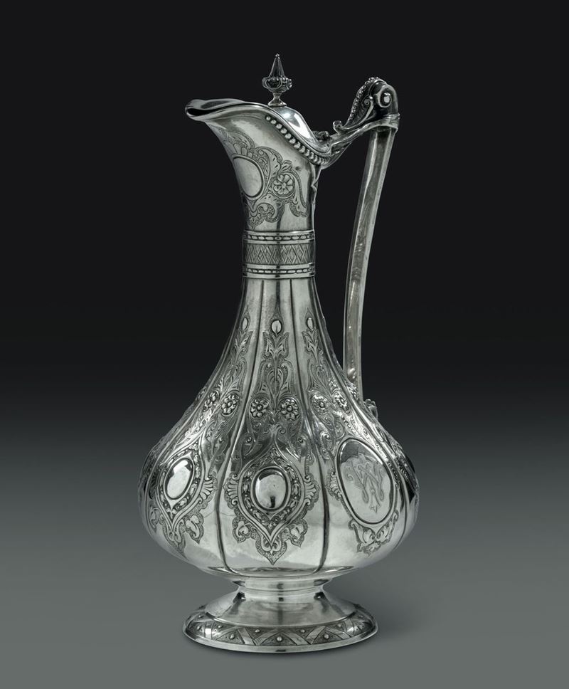 A pitcher in embossed and chiselled silver, London 1881 ca.  - Auction Collectors' Silvers - Cambi Casa d'Aste