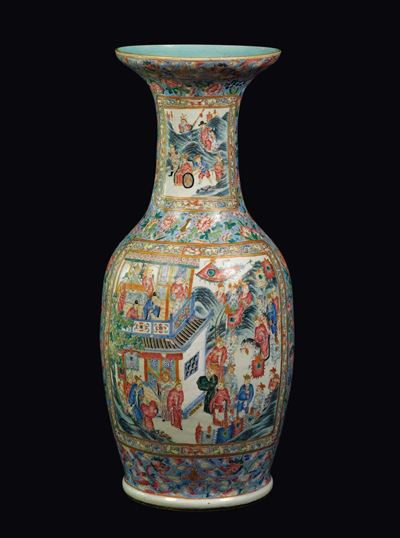 Vaso in Porcellana a Smalti Policromi con Decoro di Scene di Corte Entro Riserve, Cina, Dinastia ...